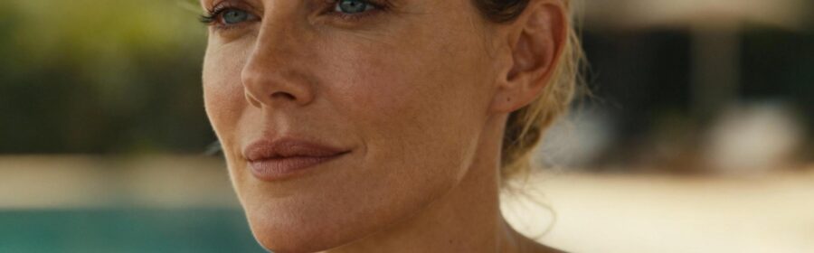 Portrait d'une femme européenne avec une peau claire et une expression apaisée, symbolisant un mode de vie sans stress